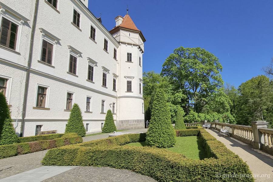 Photo of the castle wall and a park near it